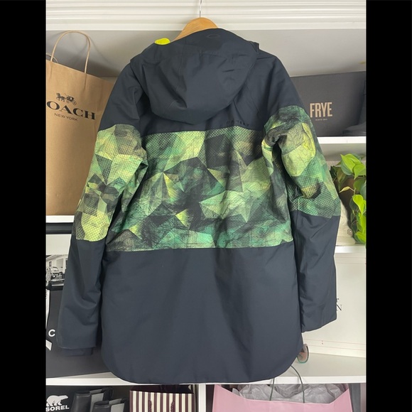 NWT Oakley Geo Camo 3M thinsulate snowboard jacket fluorescent green & black. - Picture 4 of 16